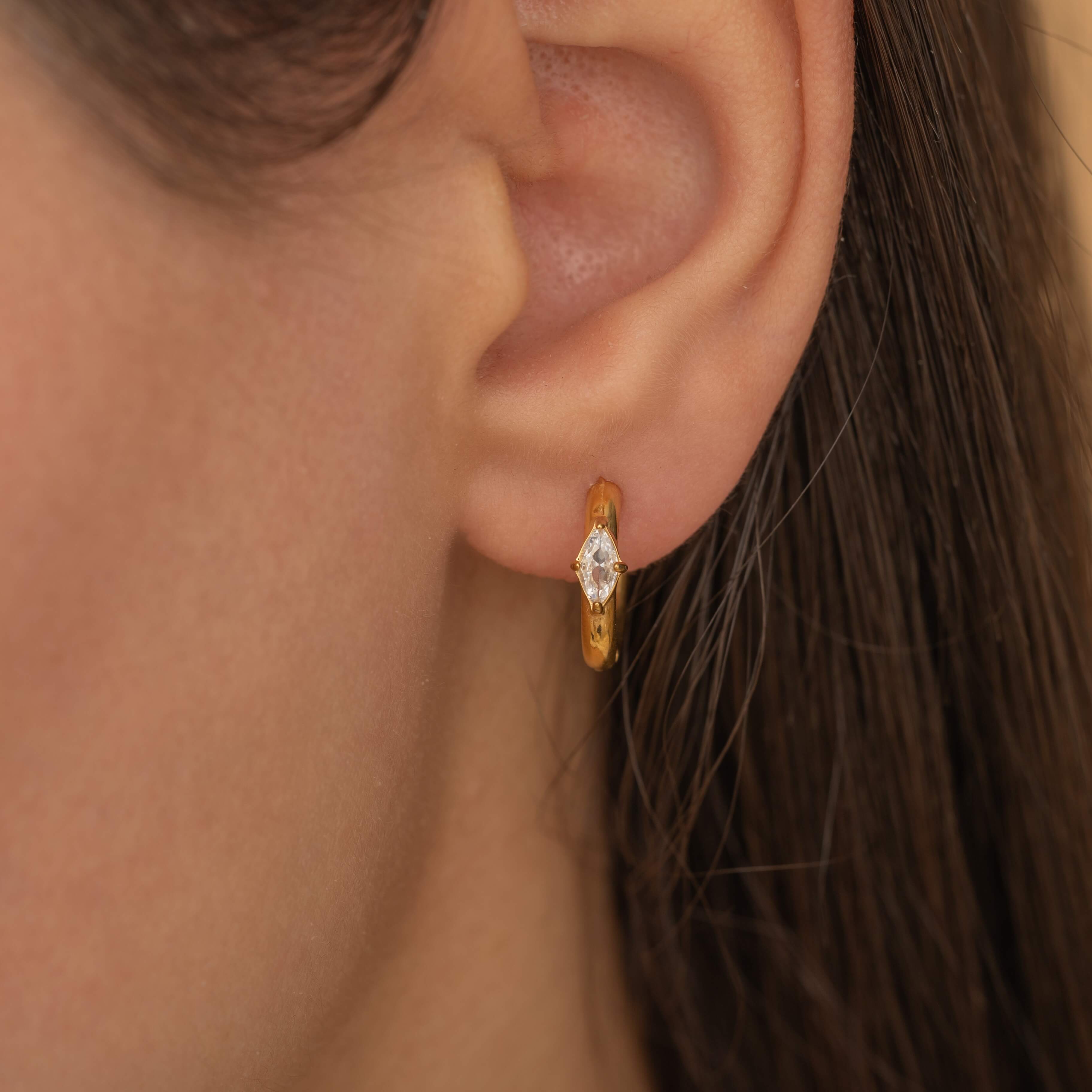 Uloveido Orecchini Donna A Cerchio Huggie Con Zirconi Rossi Taglio Marquise - Placcati Platano