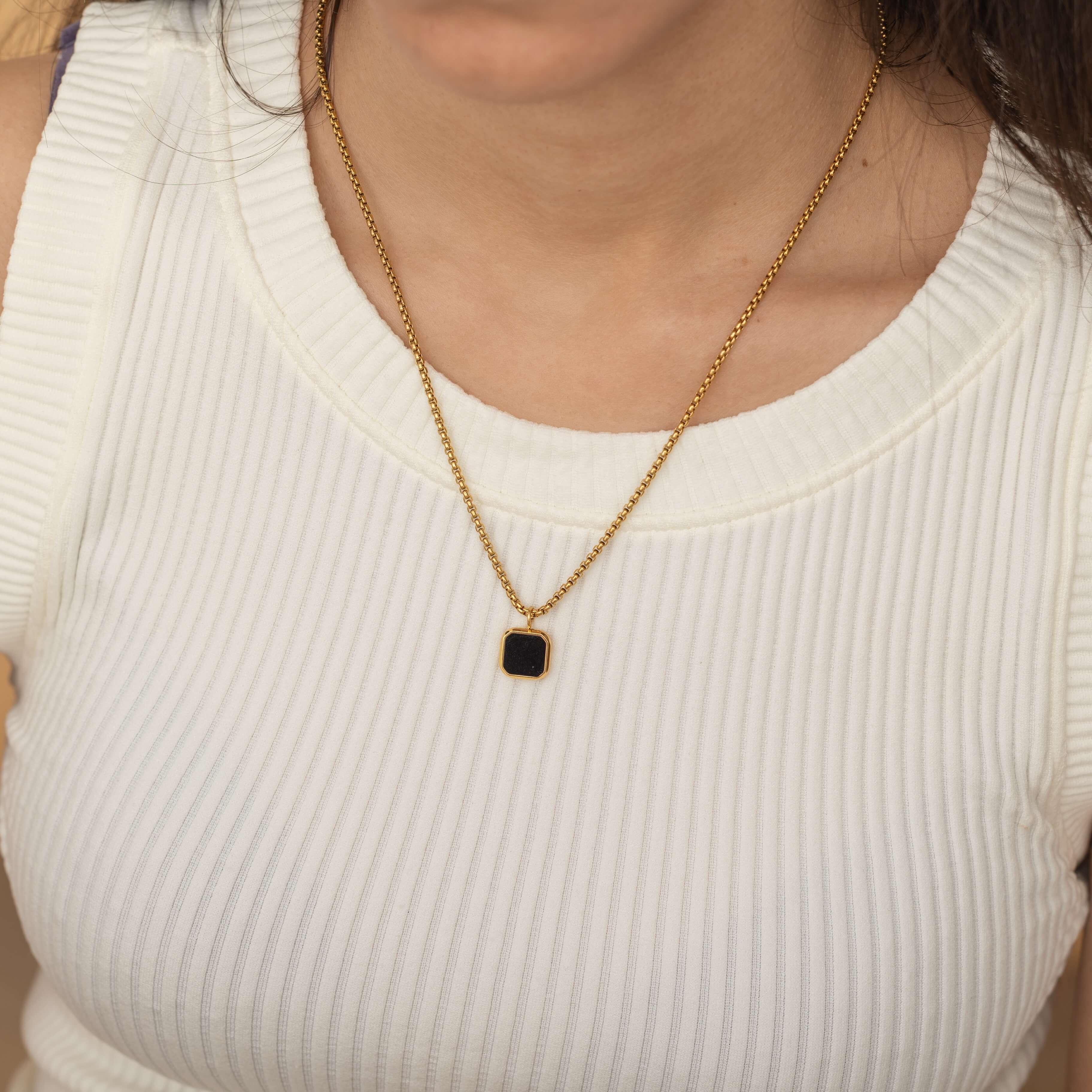 Gold onyx stone with a round box chain necklace waterproof