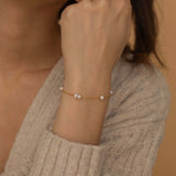 Elegant pearl bracelet with a gold cable chain