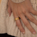 Timeless gold ring featuring a seamless woven pattern