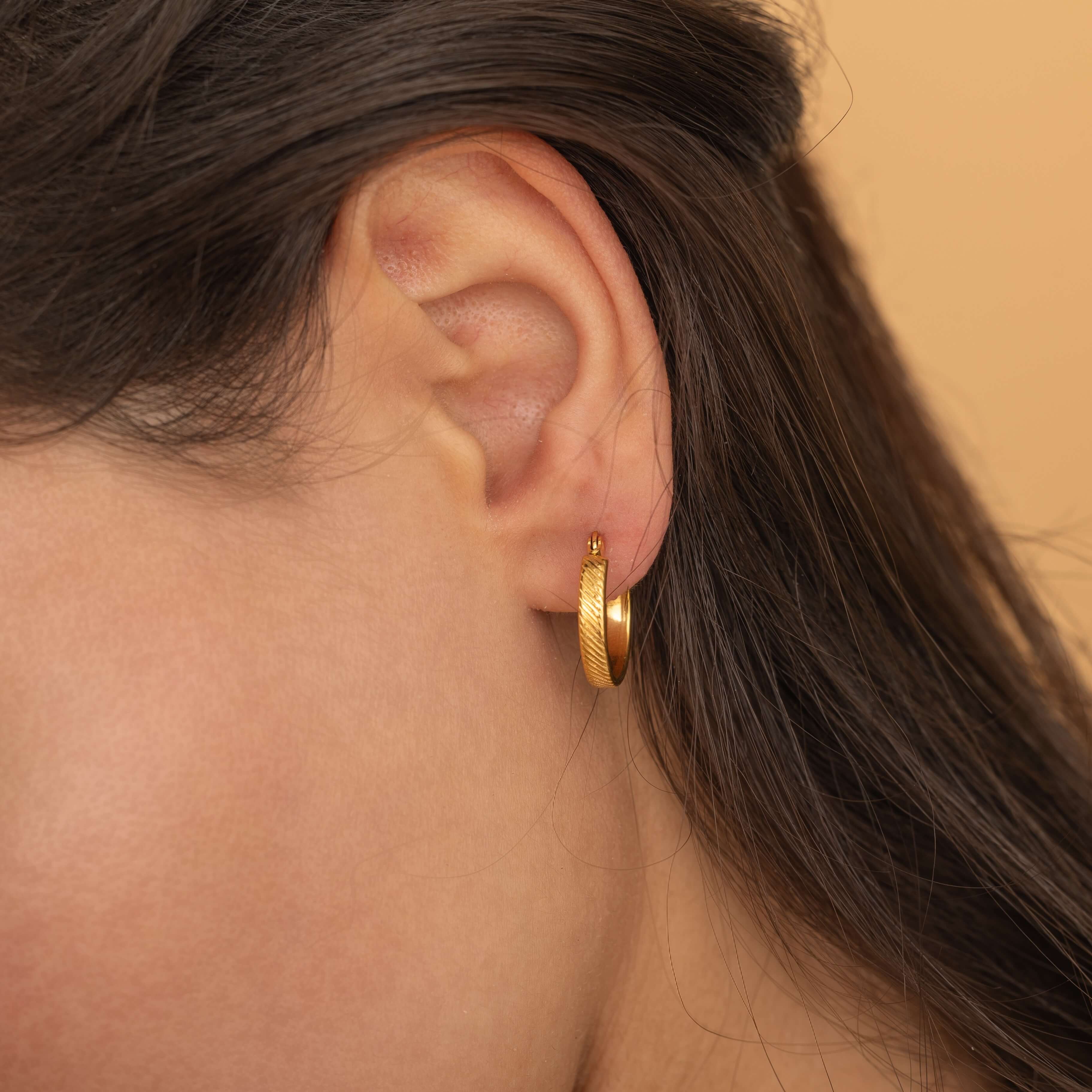 waterproof ribbed hoop earrings