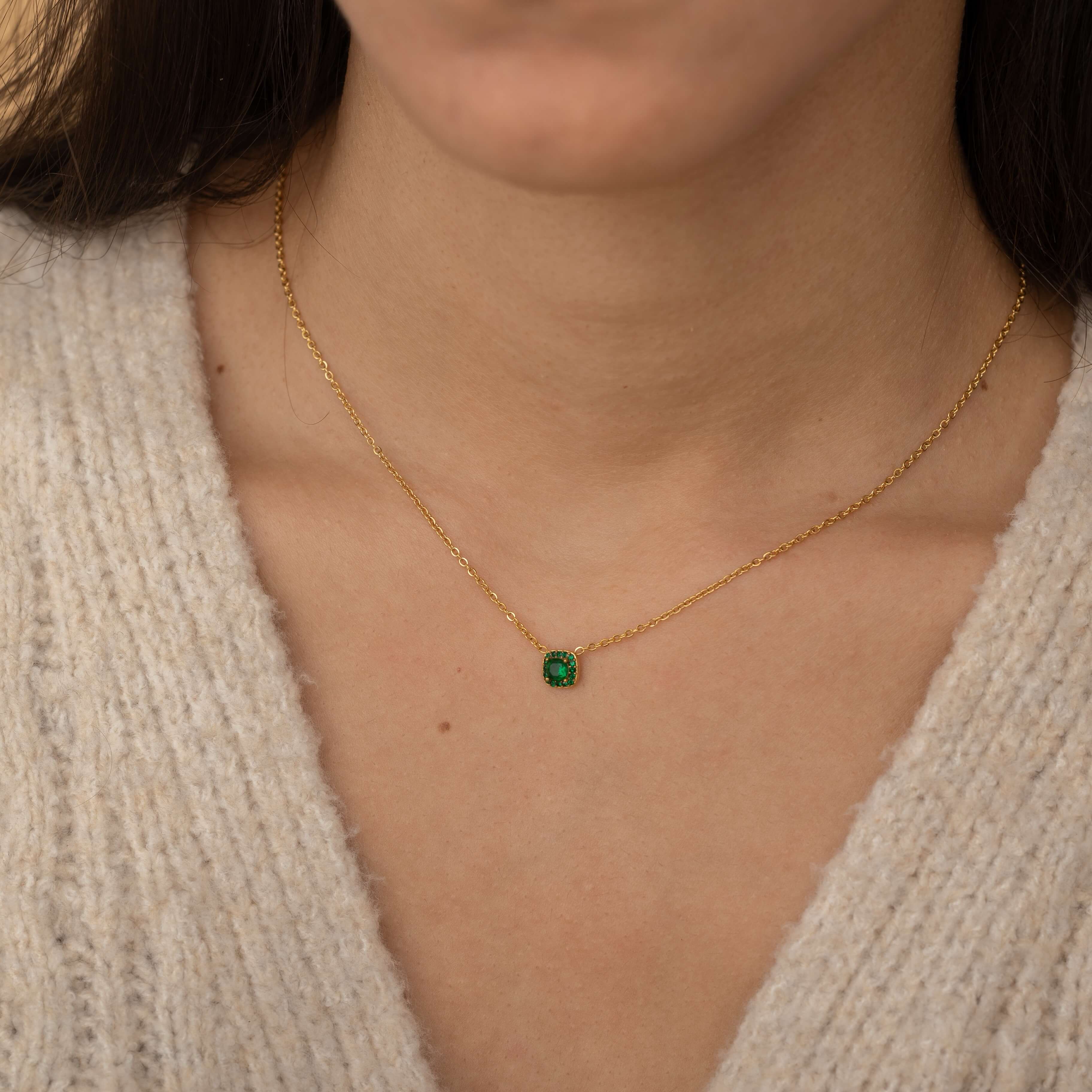 green stone gemstone small pendant necklace