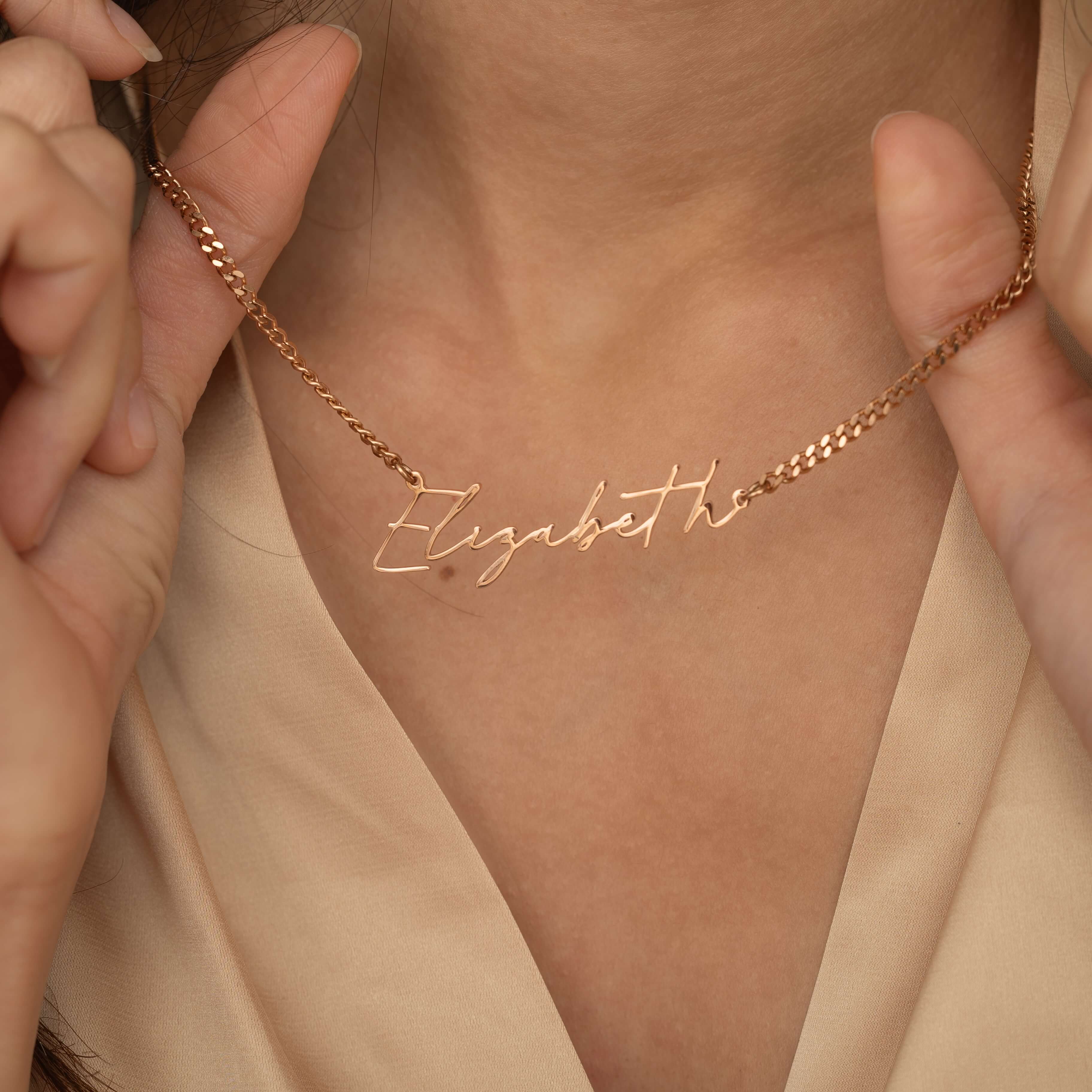 Rose Gold  Custom Name Necklace for Mom with curb chain style
